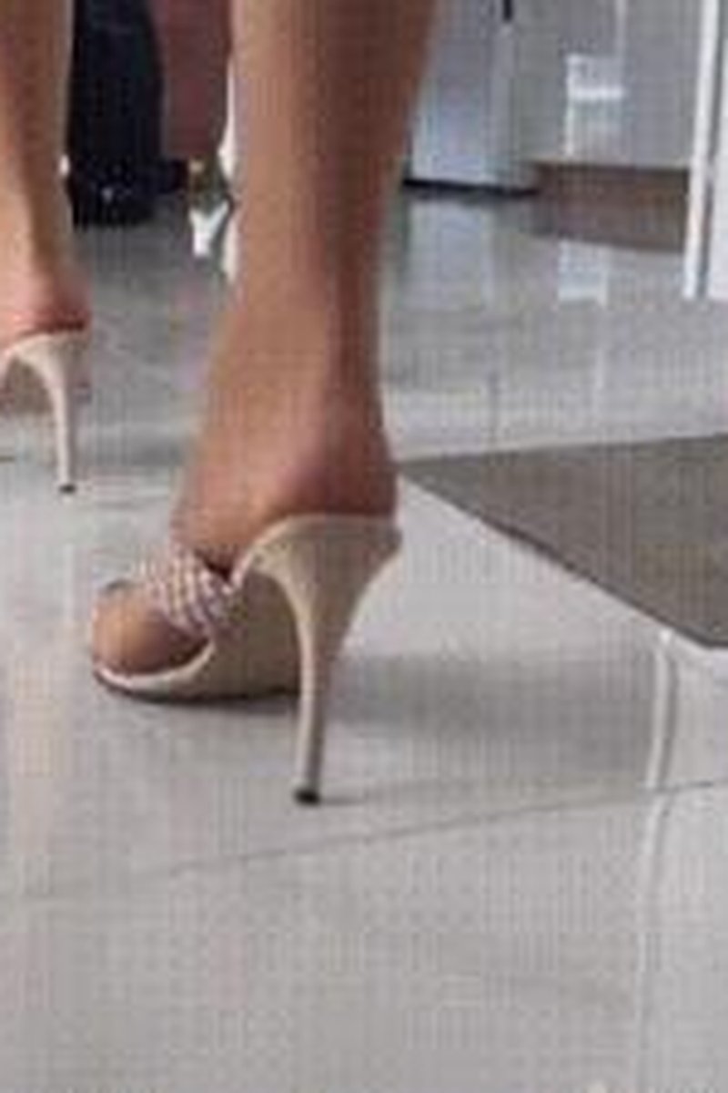 TP-iwantclipspolishmistress-ruslana-picks-up-mathematician-using-her-feet-2-polish-language-hd-2560x1440