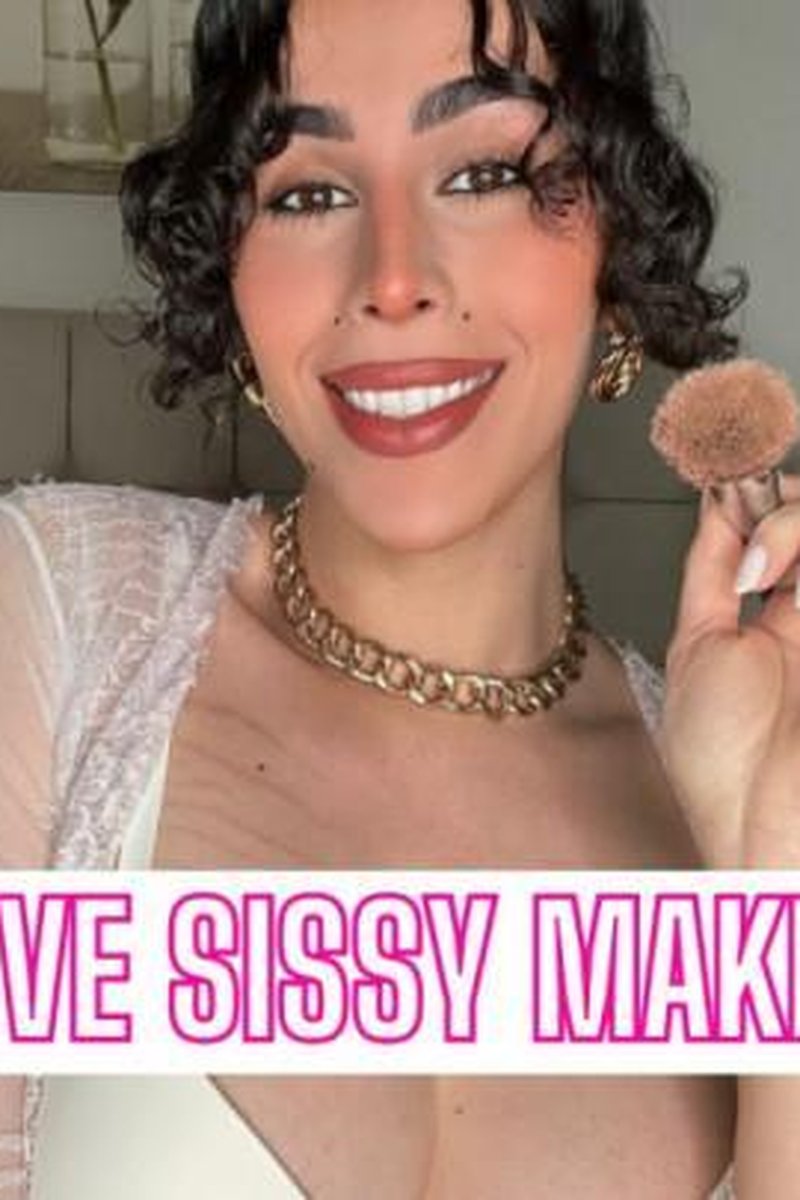 Supportive Sissy Makeover - Screenshot 1 of 4 - Makeup