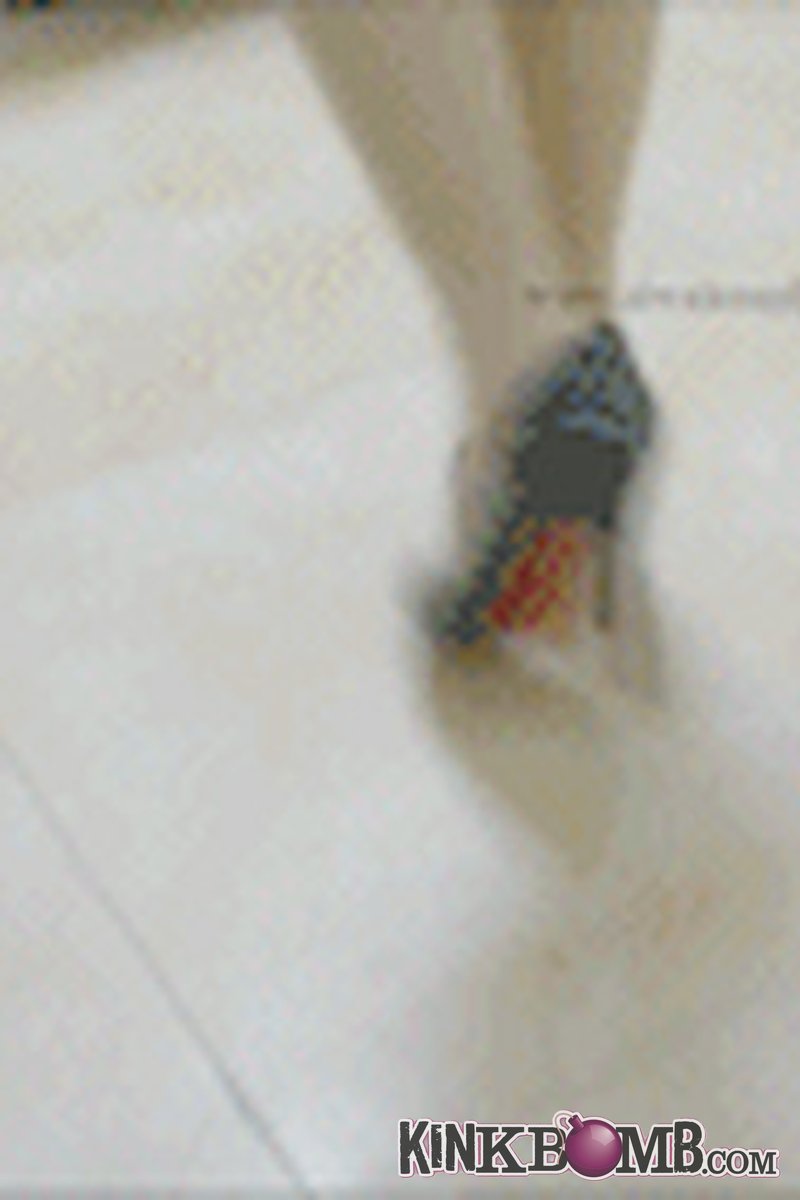 Chinese Femdom: Chinese Girl in Pantyhose Fetish - Screenshot 1 of 4 - Footjob