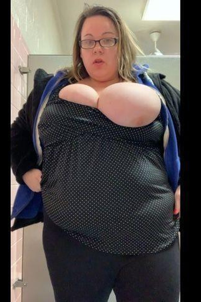 Rest Stop Quickie - Screenshot 1 of 4 - BBW