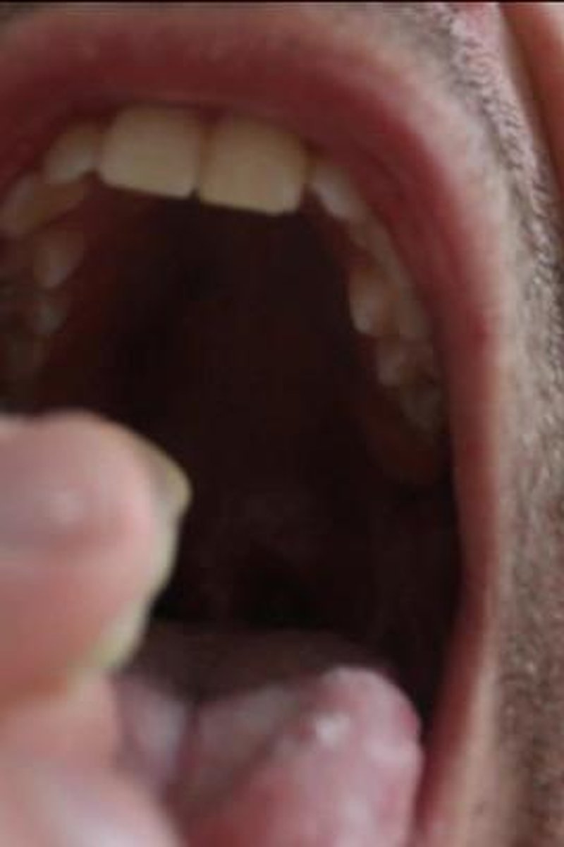 Voring The Bad Guy - Screenshot 1 of 4 - Chewing