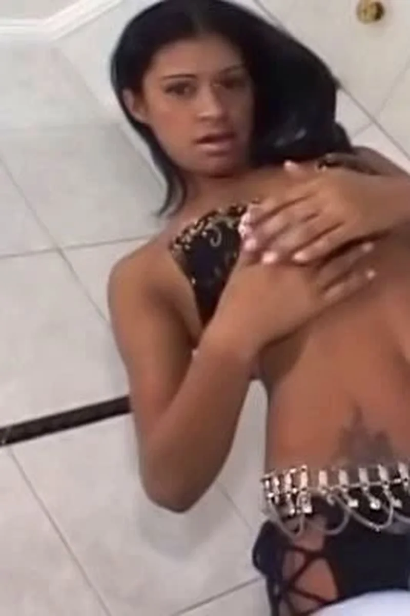 Tanned Babe Asshole Fucked - Screenshot 1 of 4 - Anal