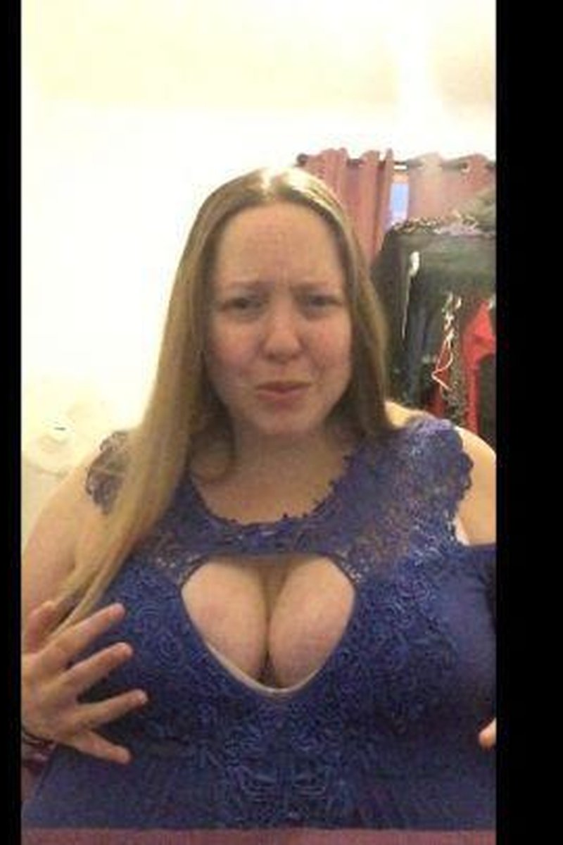 SPH Cleavage - Screenshot 1 of 4 - BBW