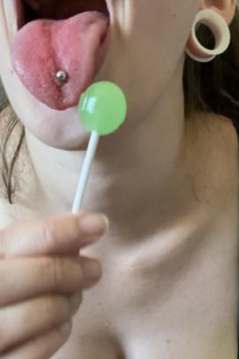 Sucker Order - Screenshot 1 of 4 - Hairy Pussy