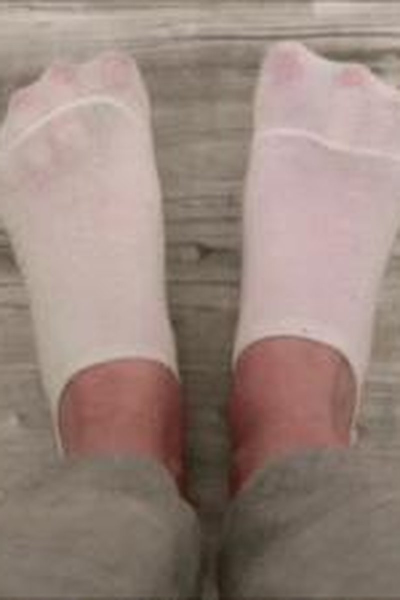 Short White Socks - Screenshot 1 of 4 - Foot Fetish