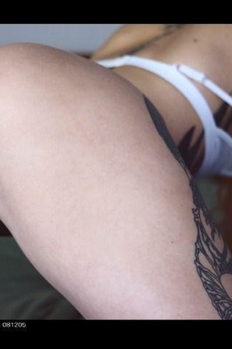 A Tease - Screenshot 1 of 4 - Striptease