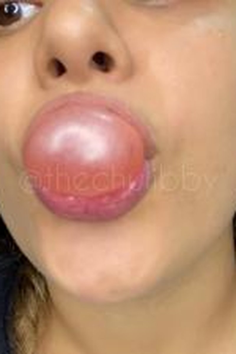 Bubble Gum Tease - Screenshot 1 of 4 - Babes
