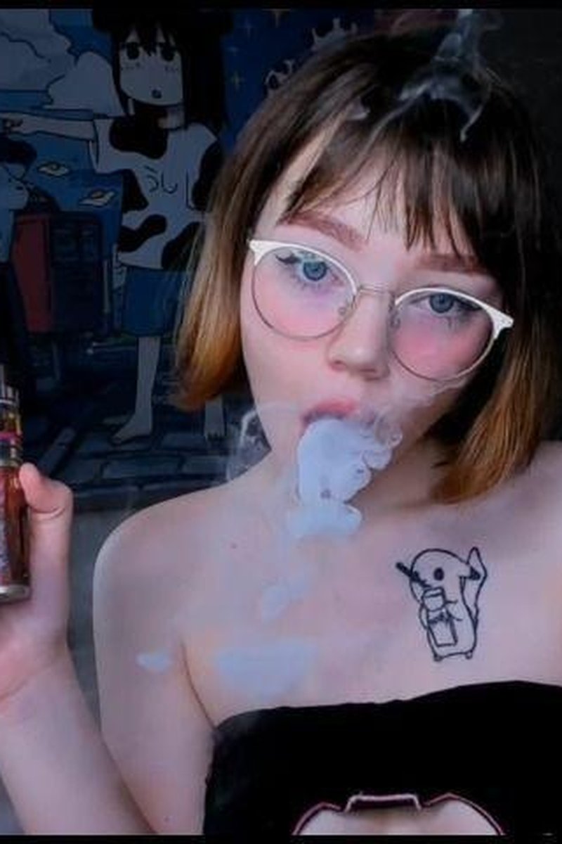 Seductive Vapping - Screenshot 1 of 4 - Glasses