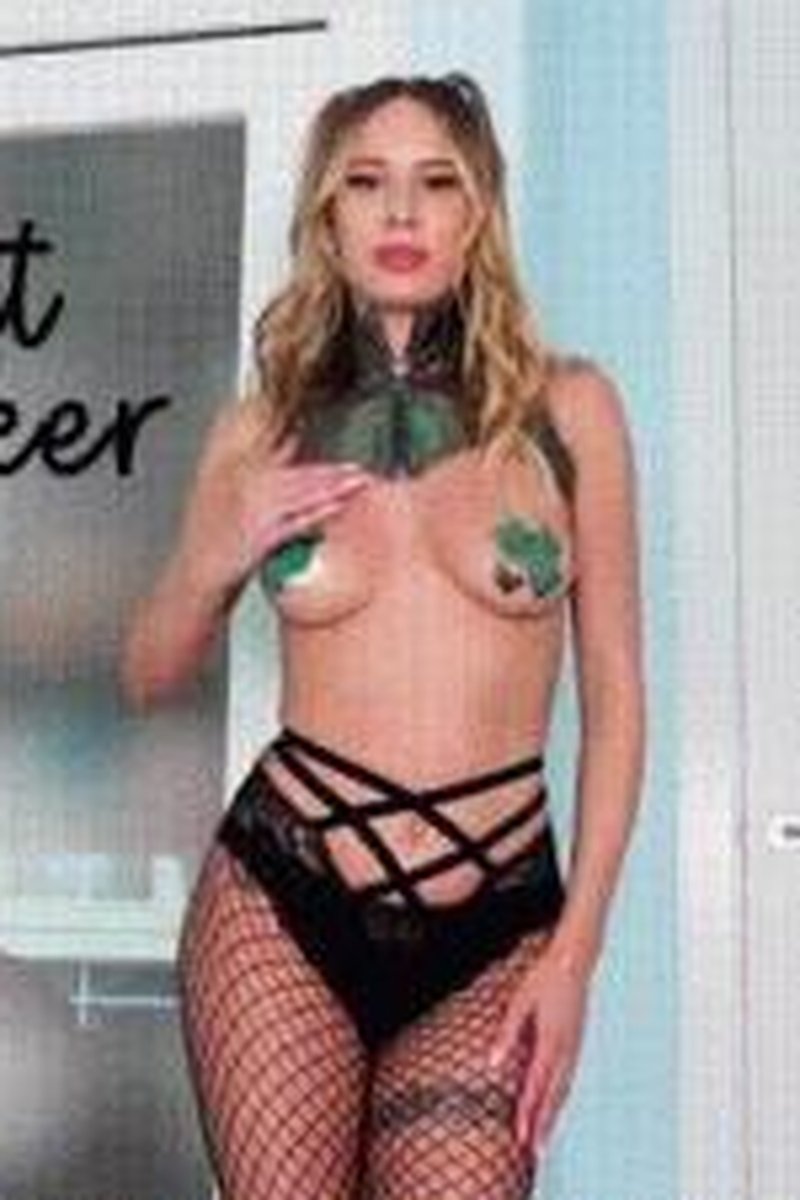 Obedient Stroker - Screenshot 1 of 4 - Bitch