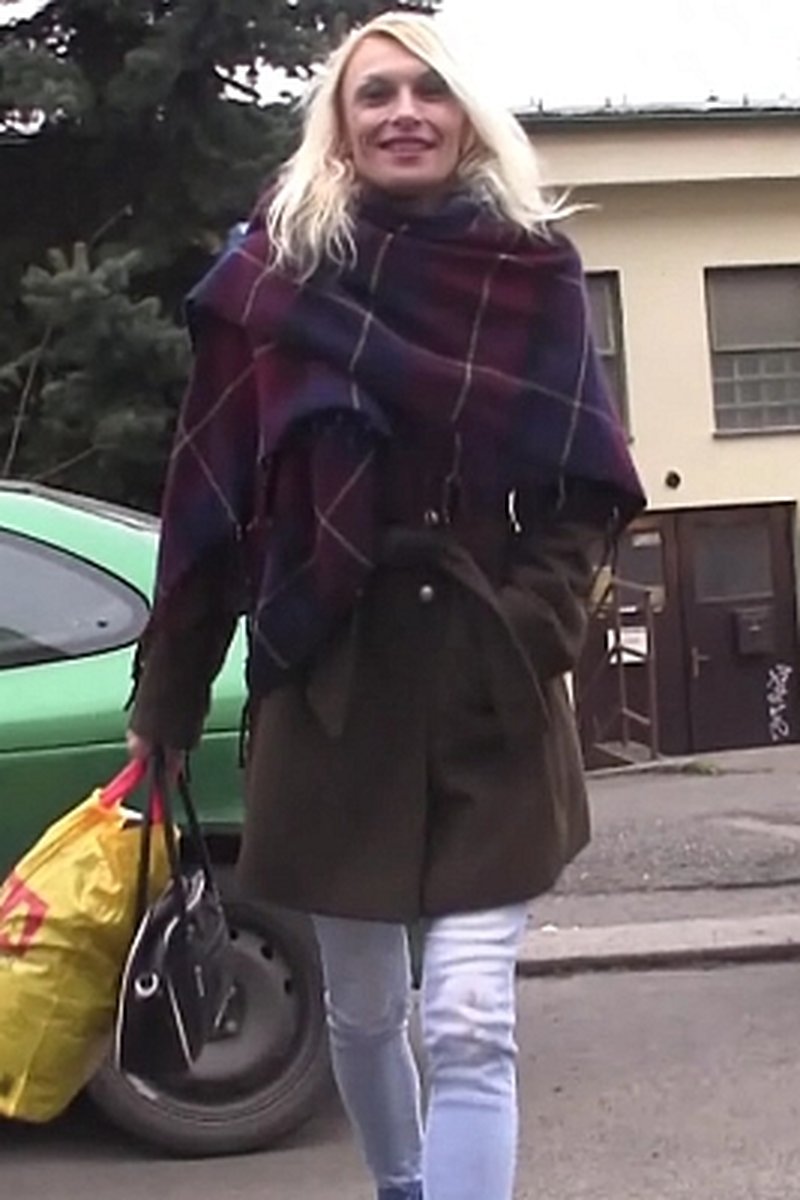 Valerie - Screenshot 1 of 4 - European