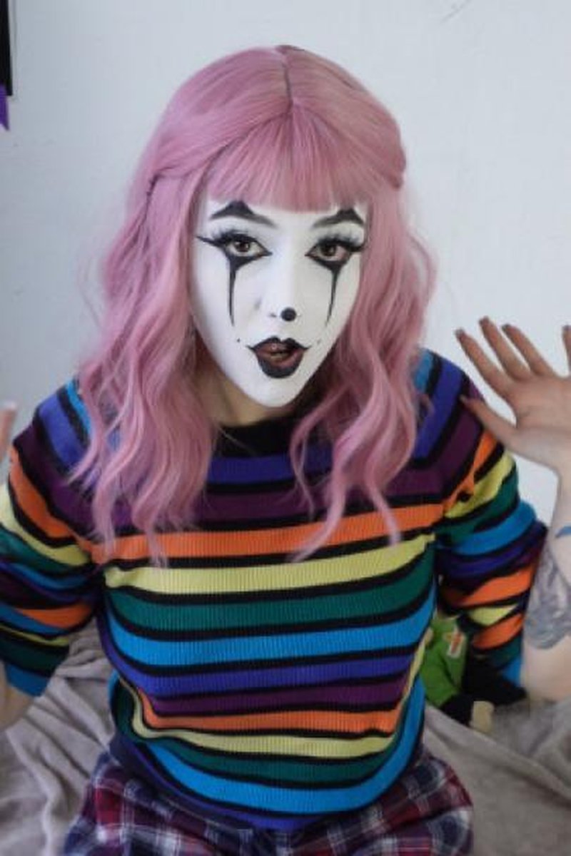Cuckles Makeup - Screenshot 1 of 4 - Babes