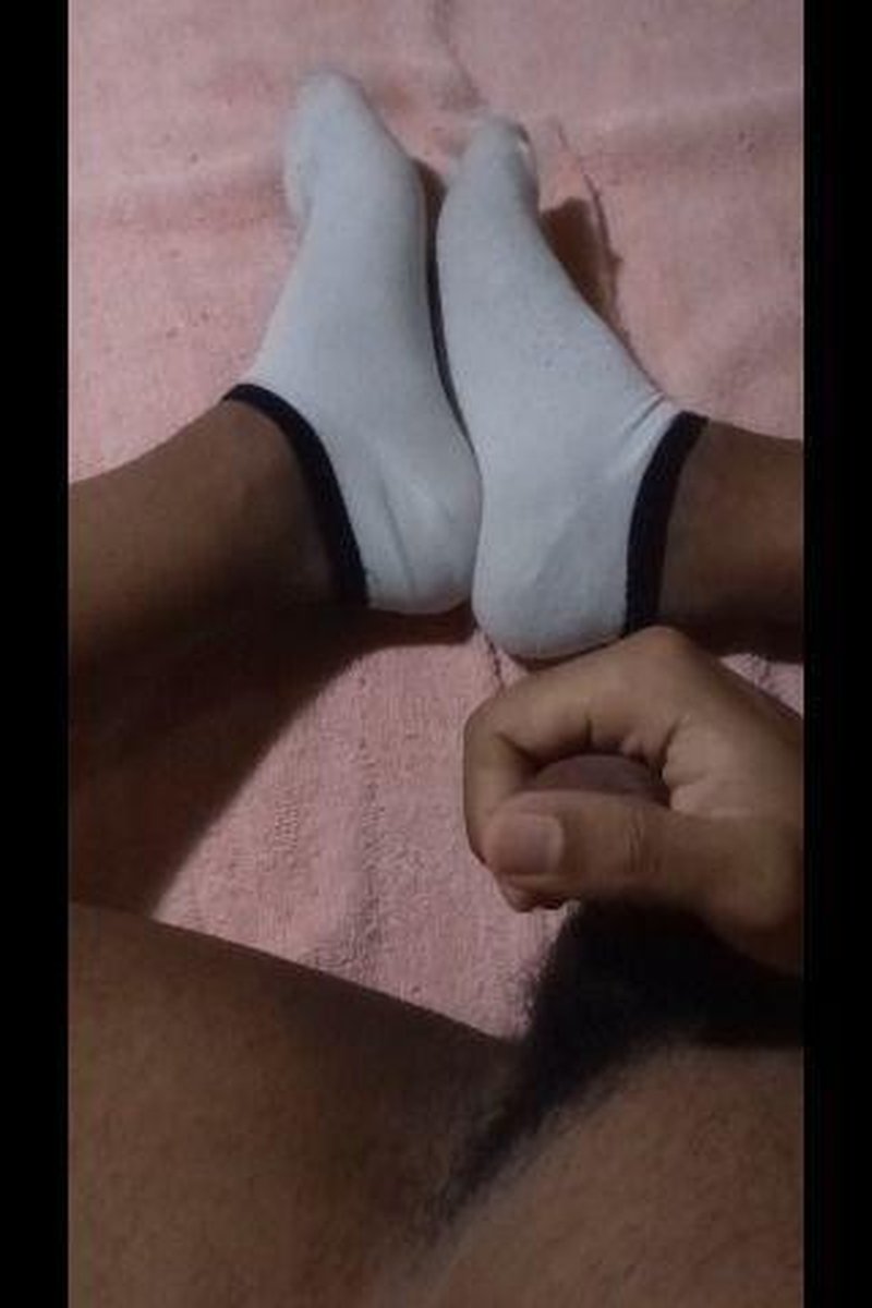 White Socks - Screenshot 1 of 4 - Foot Fetish