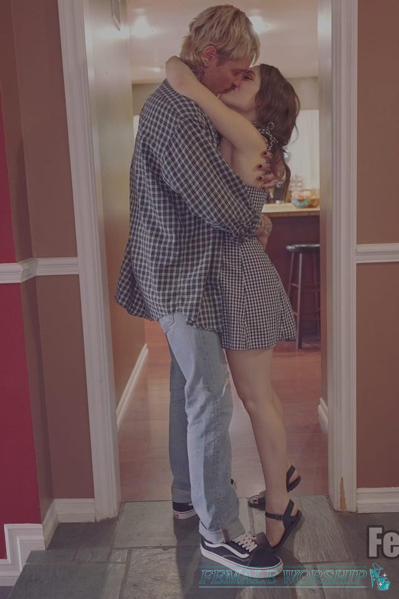 #772 - Screenshot 1 of 4 - Lizzie Love