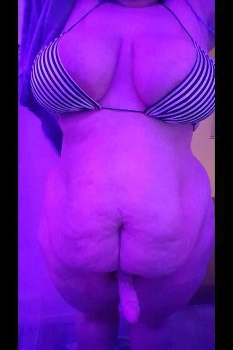 Getting Ready To Wear My Cock Outside - Screenshot 1 of 4 - BBW