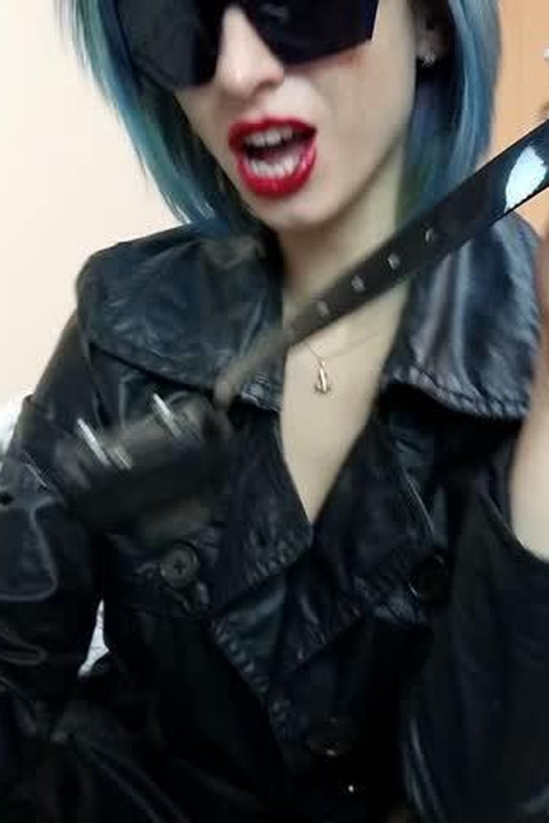 Shock Collar Training - Screenshot 1 of 4 - BDSM