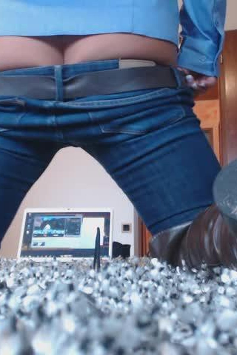 Jeans Orgasm - Screenshot 1 of 4 - Babes