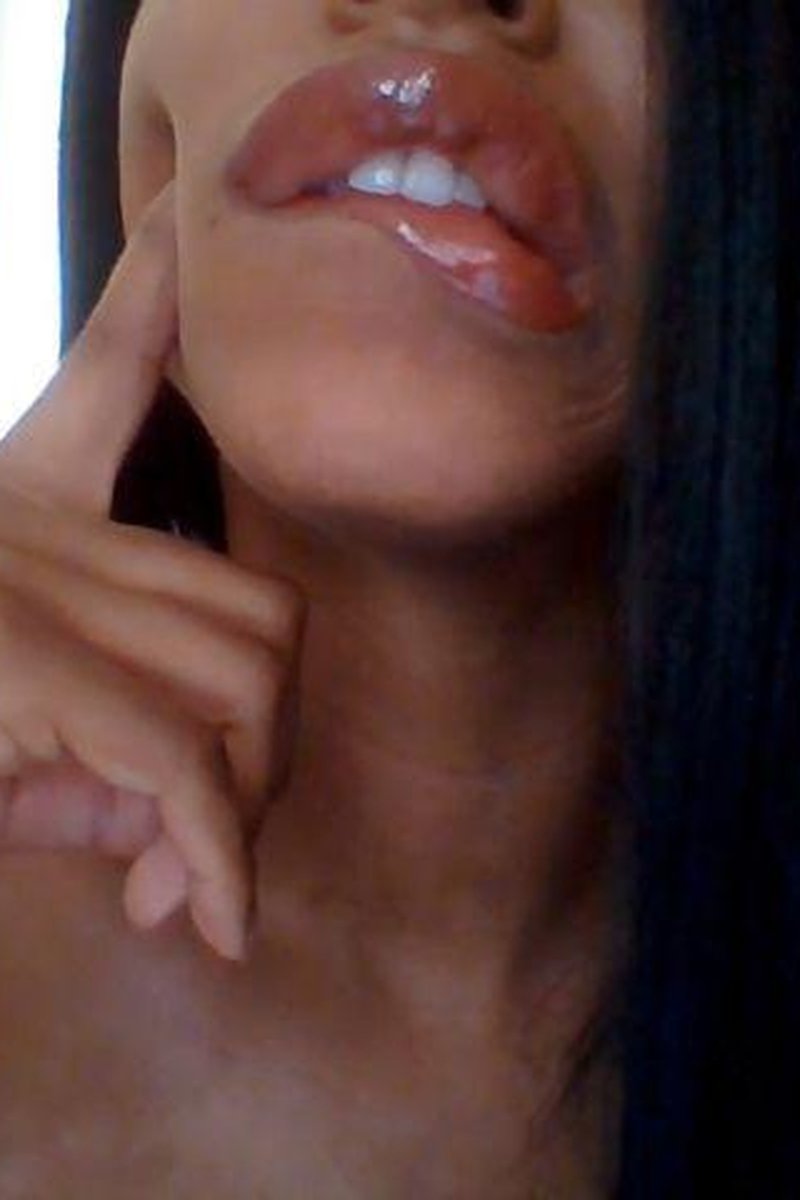 Seductive Lips - Screenshot 1 of 4 - Body Worship