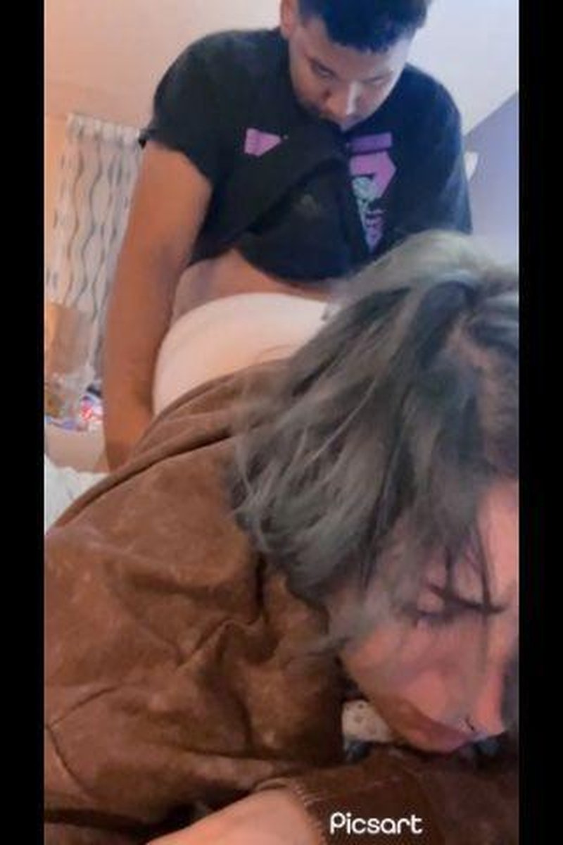 Back Arching Doggy - Screenshot 1 of 4 - BBW