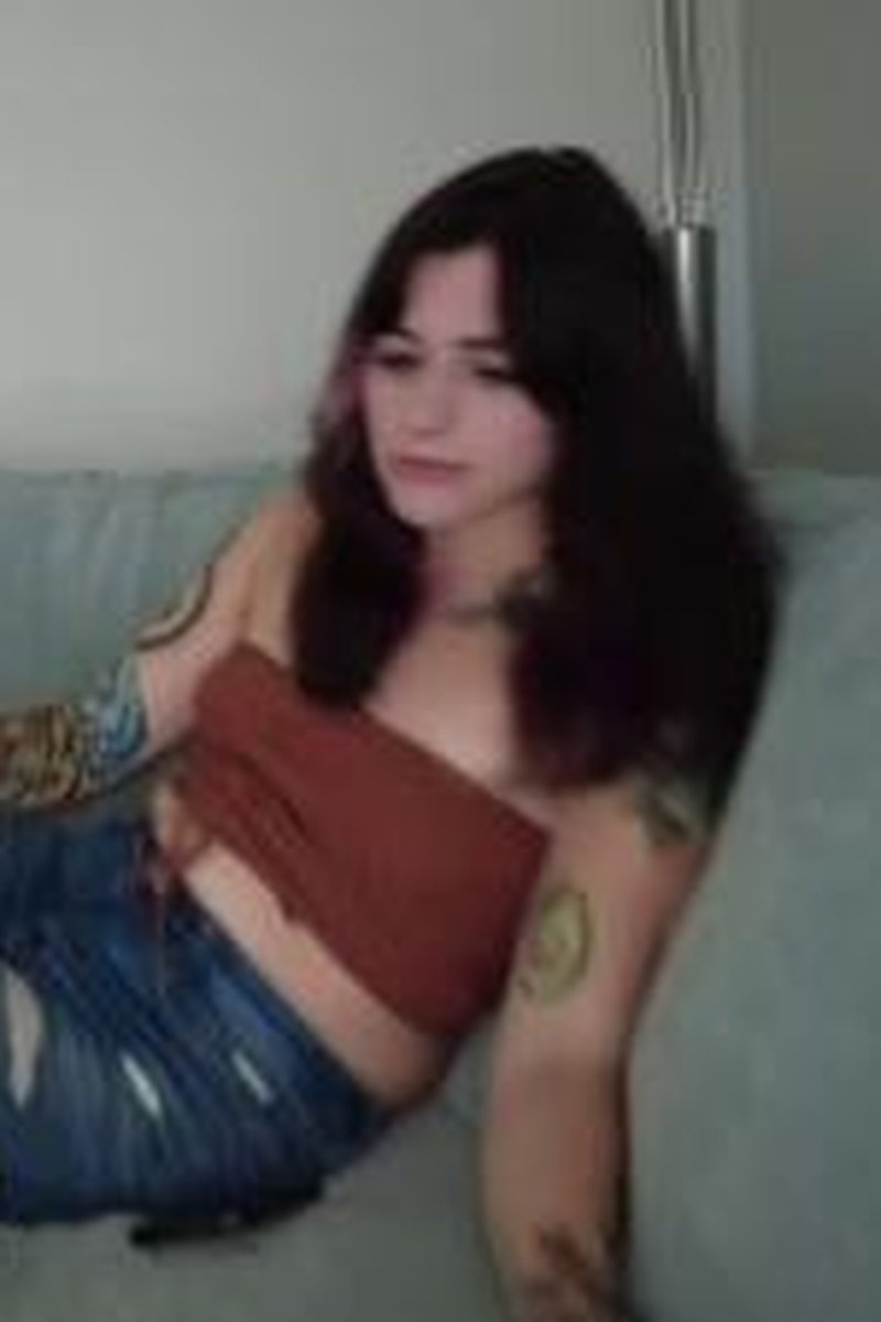 Mia Hope Mean Step-Sis Small Penis Humiliation - Screenshot 1 of 4 - Humiliation