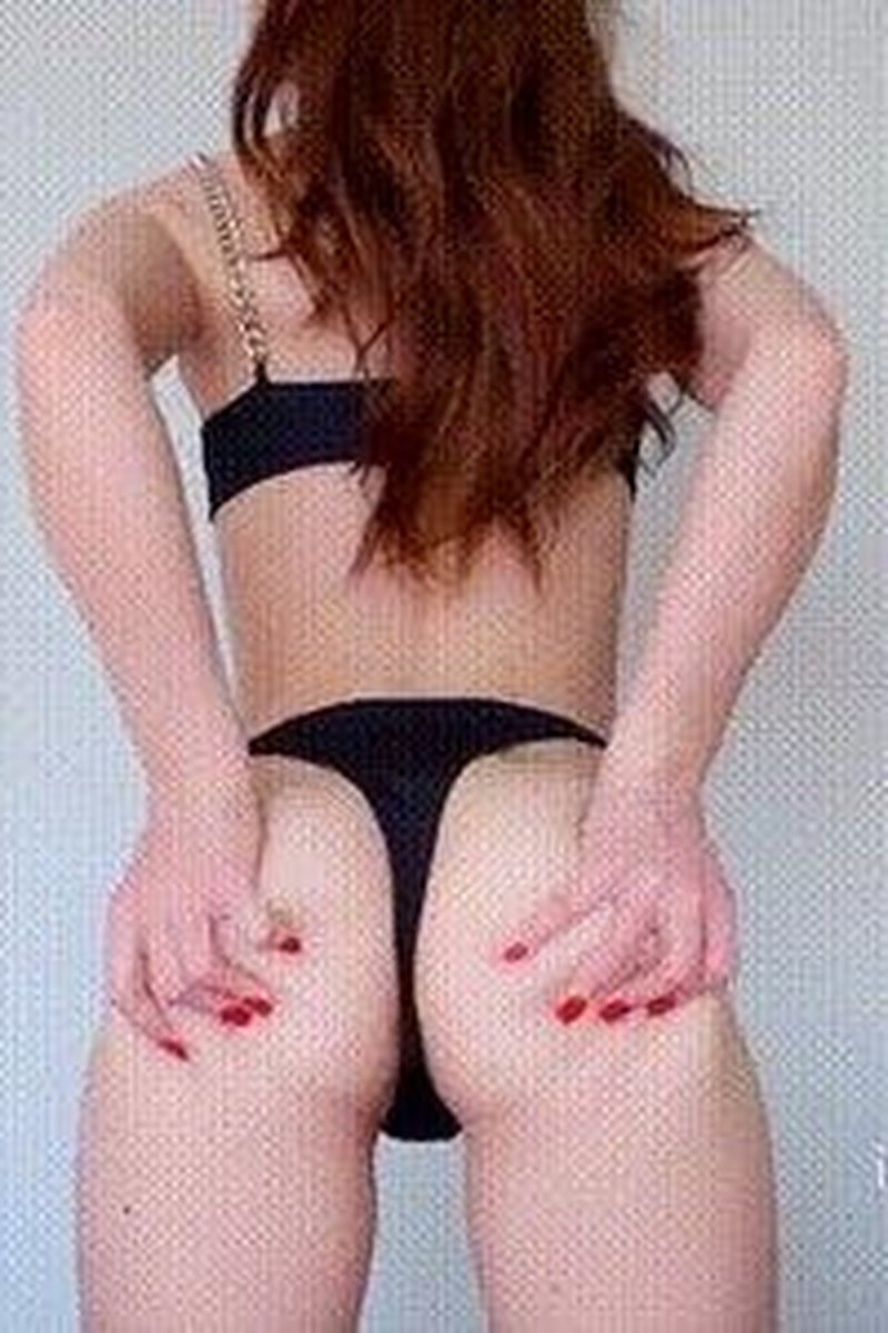 Squeeze - Screenshot 1 of 4 - Femdom