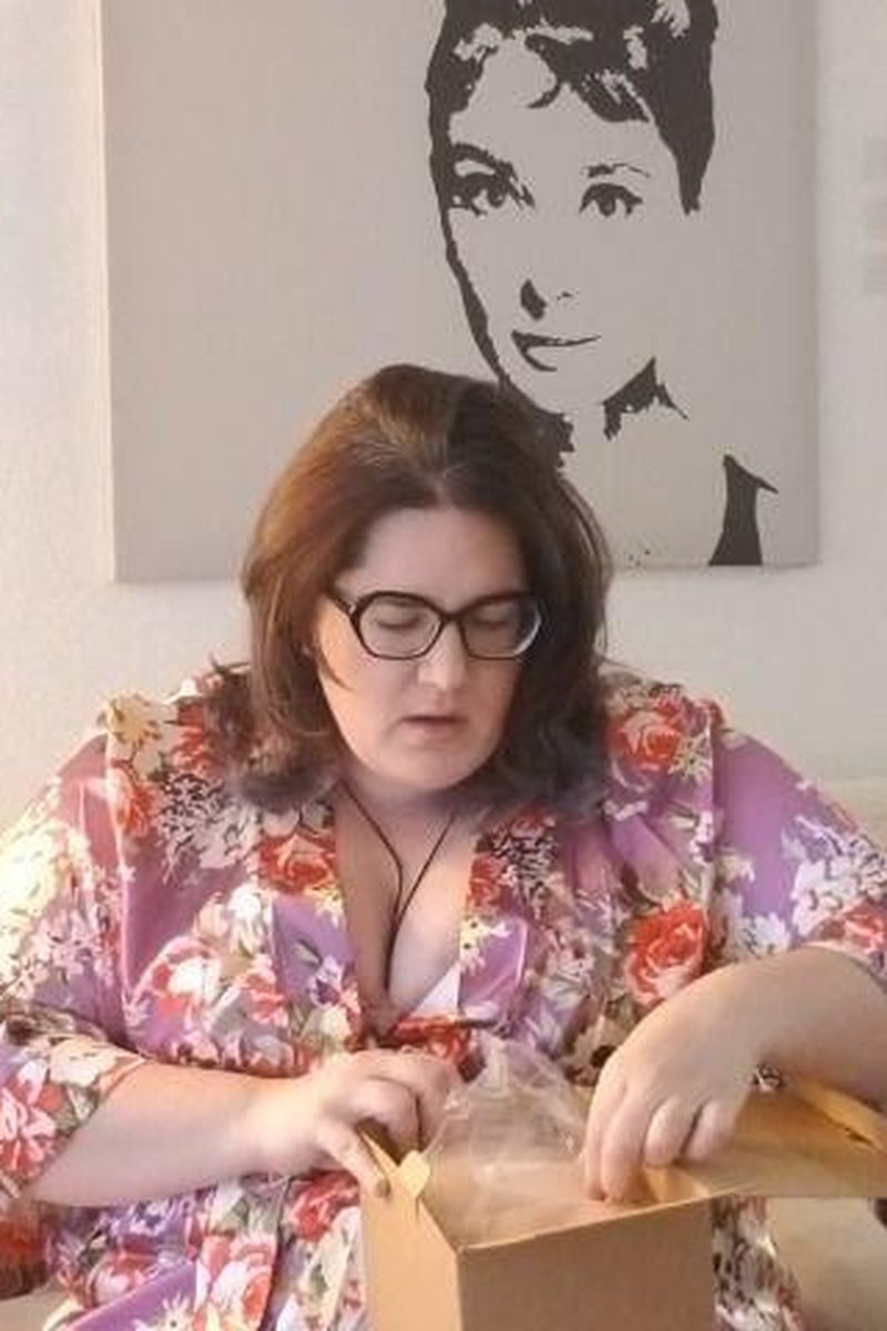 BBW Male Masturbator Unboxing - Screenshot 1 of 4 - BBW