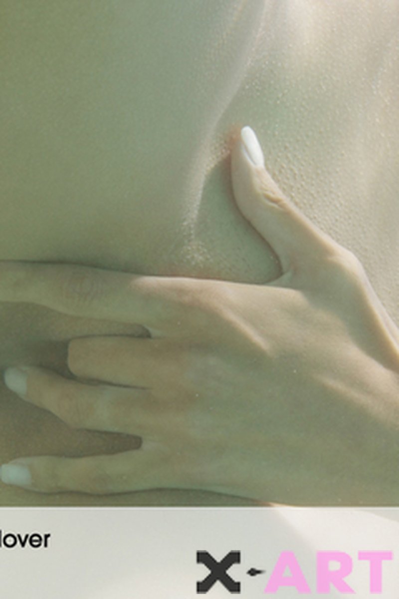 Underwater Lover - Screenshot 1 of 4 - Kaylee