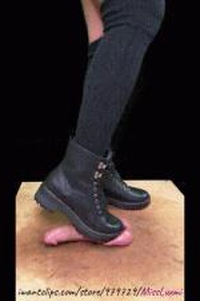 Boots vs Balls - Screenshot 1 of 4 - BDSM