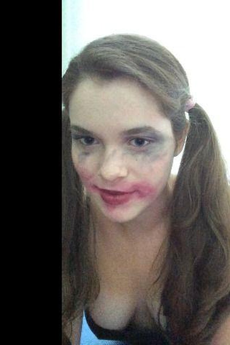 Slutty Bragging - Screenshot 1 of 4 - Makeup