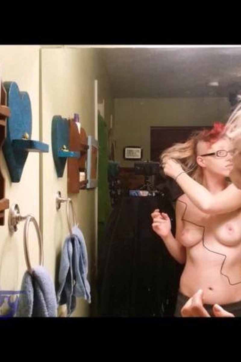 Topless Head Shaving - Screenshot 1 of 4 - Hair Cutting