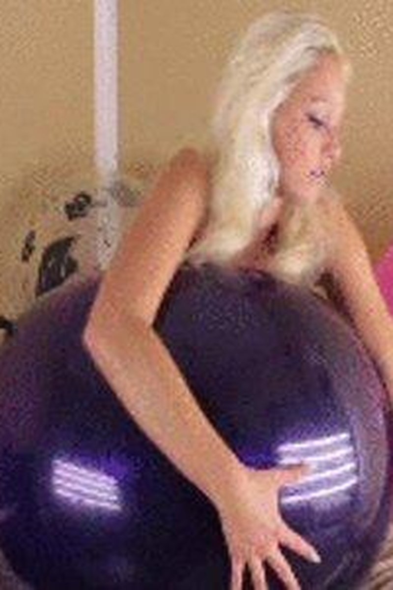 Bouncing Dessous - Screenshot 1 of 4 - B2p