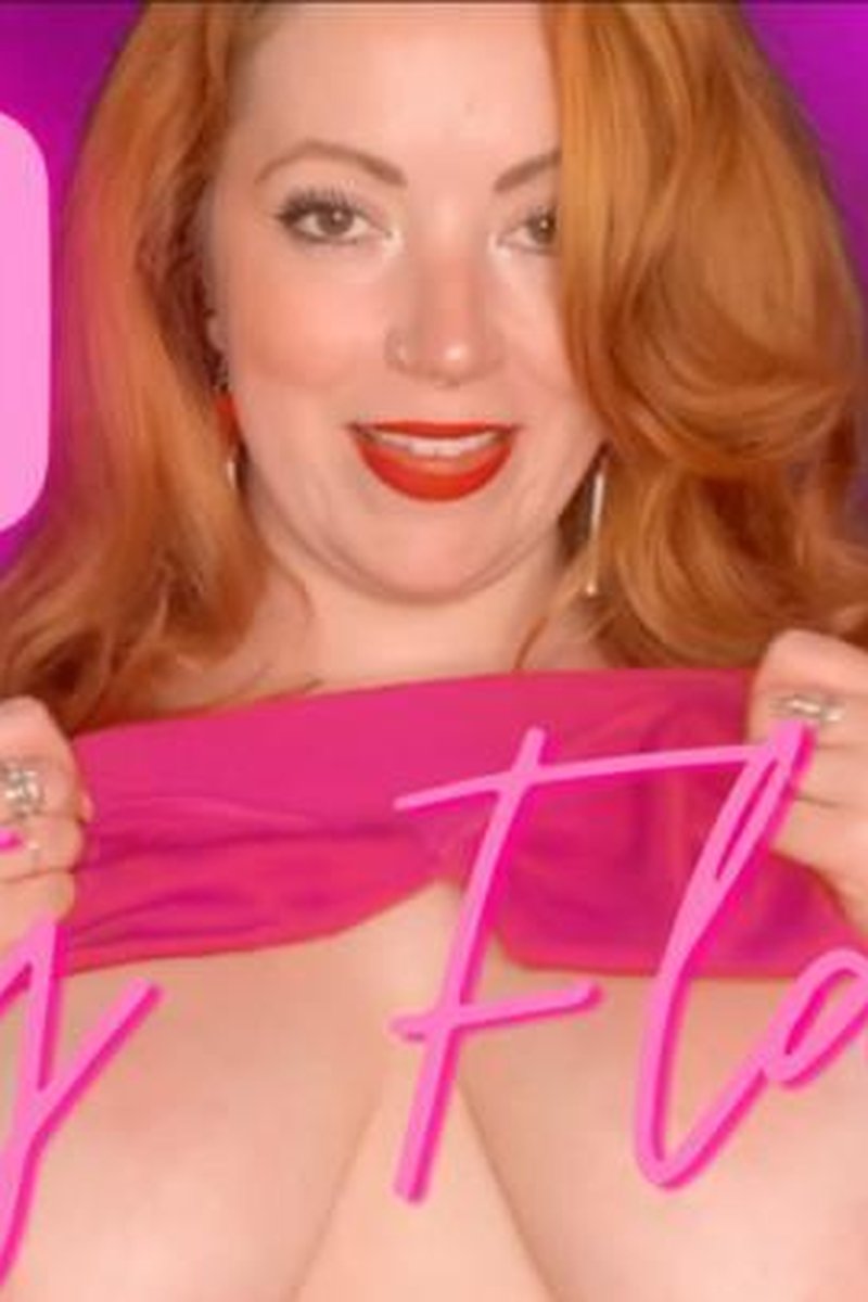 200 Titty Flash - Screenshot 1 of 4 - Big Tits