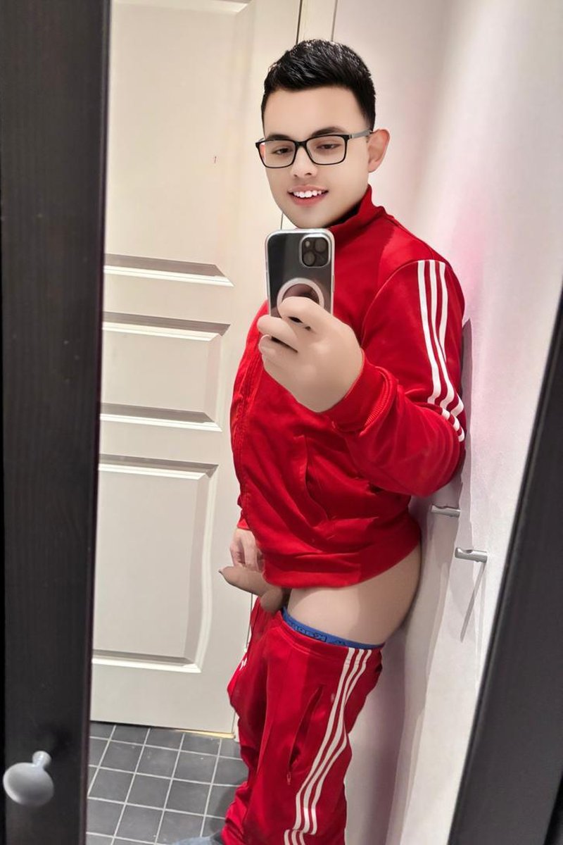 Red Jogging Pants Pulled Down - Screenshot 1 of 4 - Ass Fetish