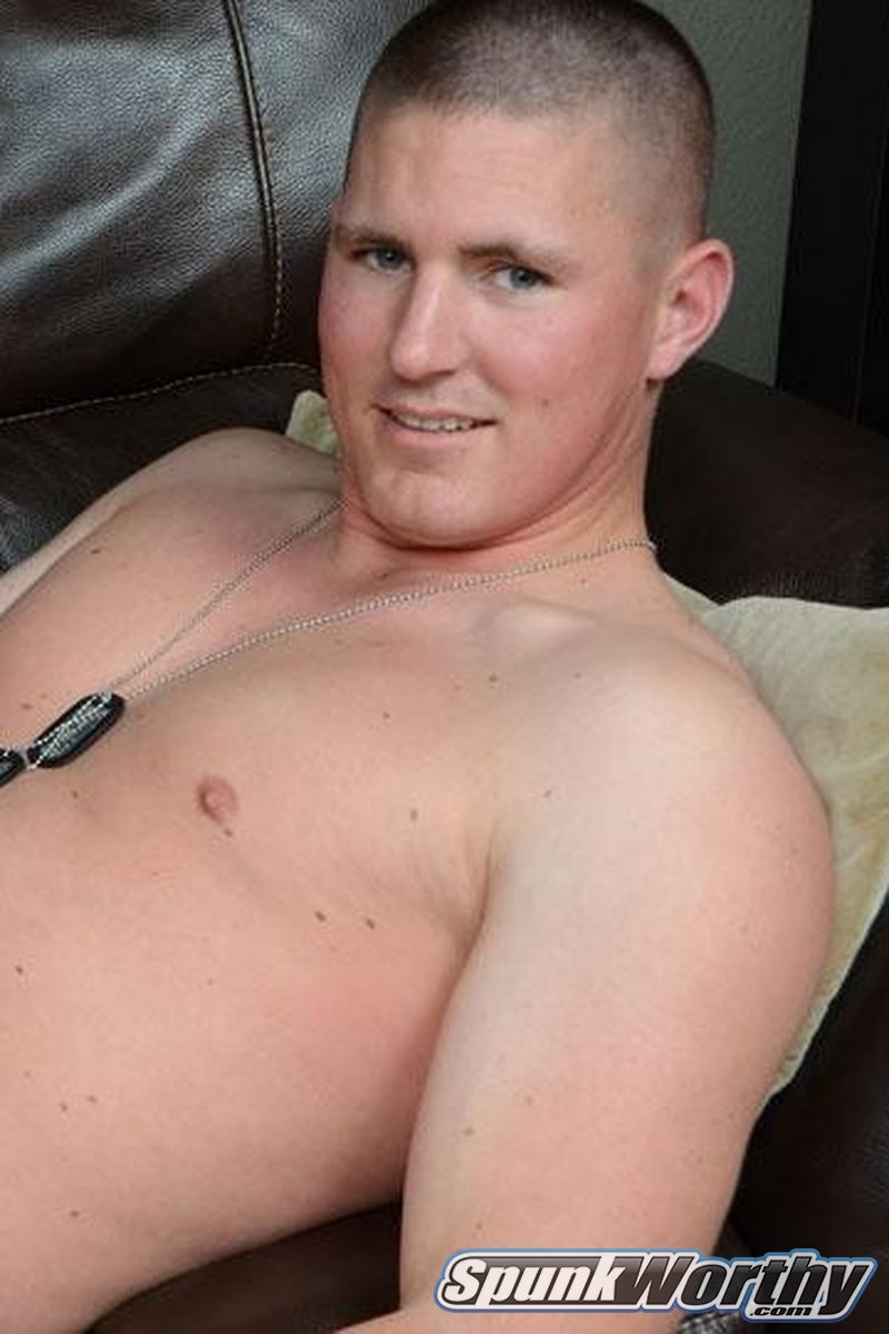 Eli - Screenshot 1 of 4 - Hung