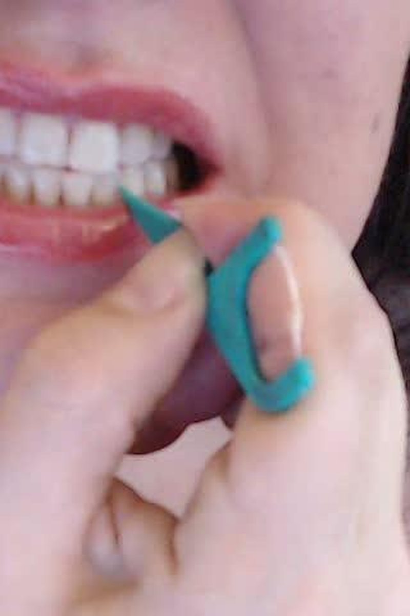 Close Up Flossing - Screenshot 1 of 4 - Close Up
