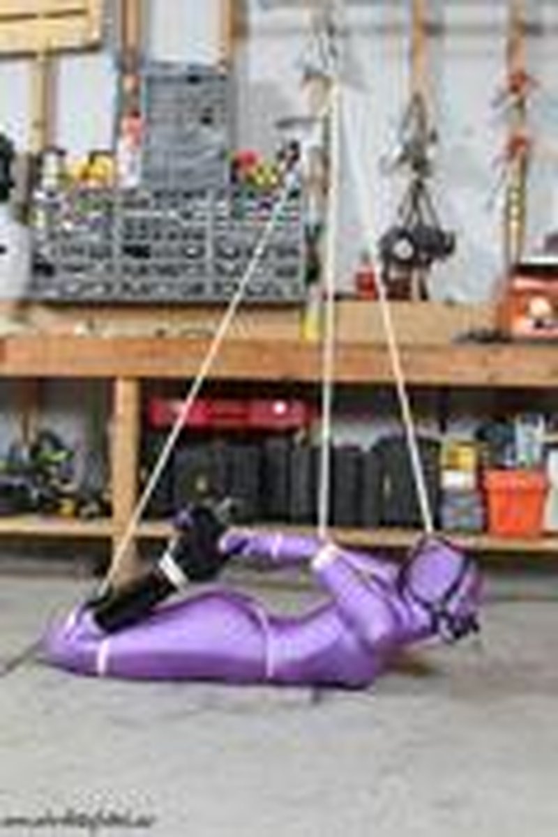 Skin Tight Bound - Screenshot 1 of 4 - Bondage