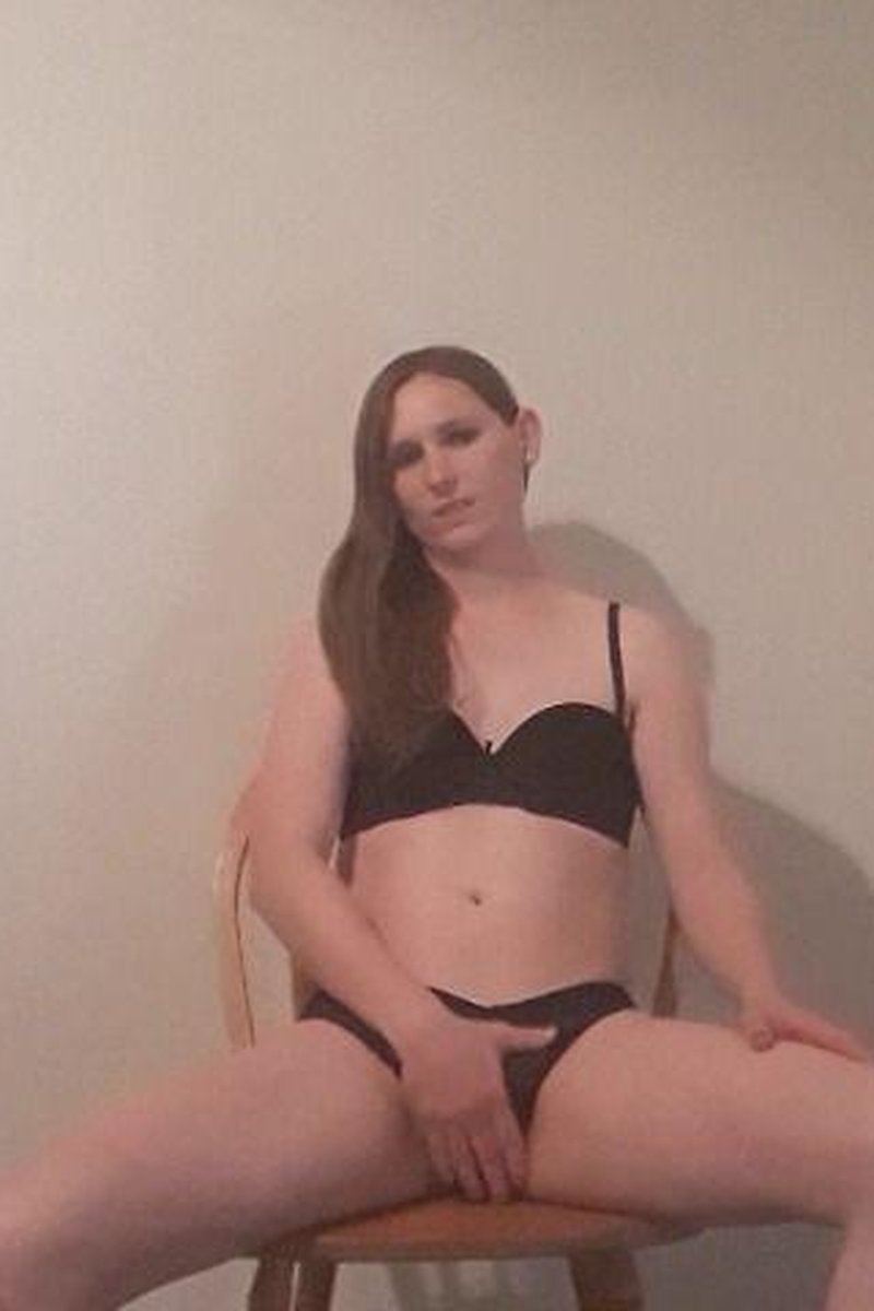 Naughty Nerd - Screenshot 1 of 4 - Striptease