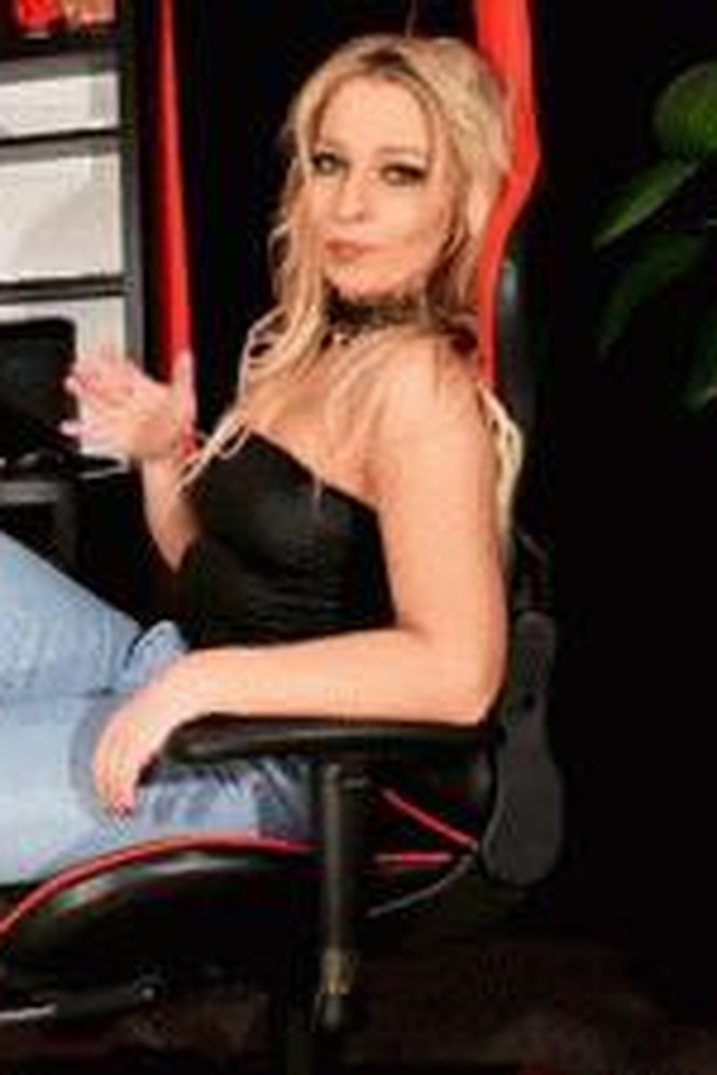 Cockloader - Screenshot 1 of 4 - Bitch