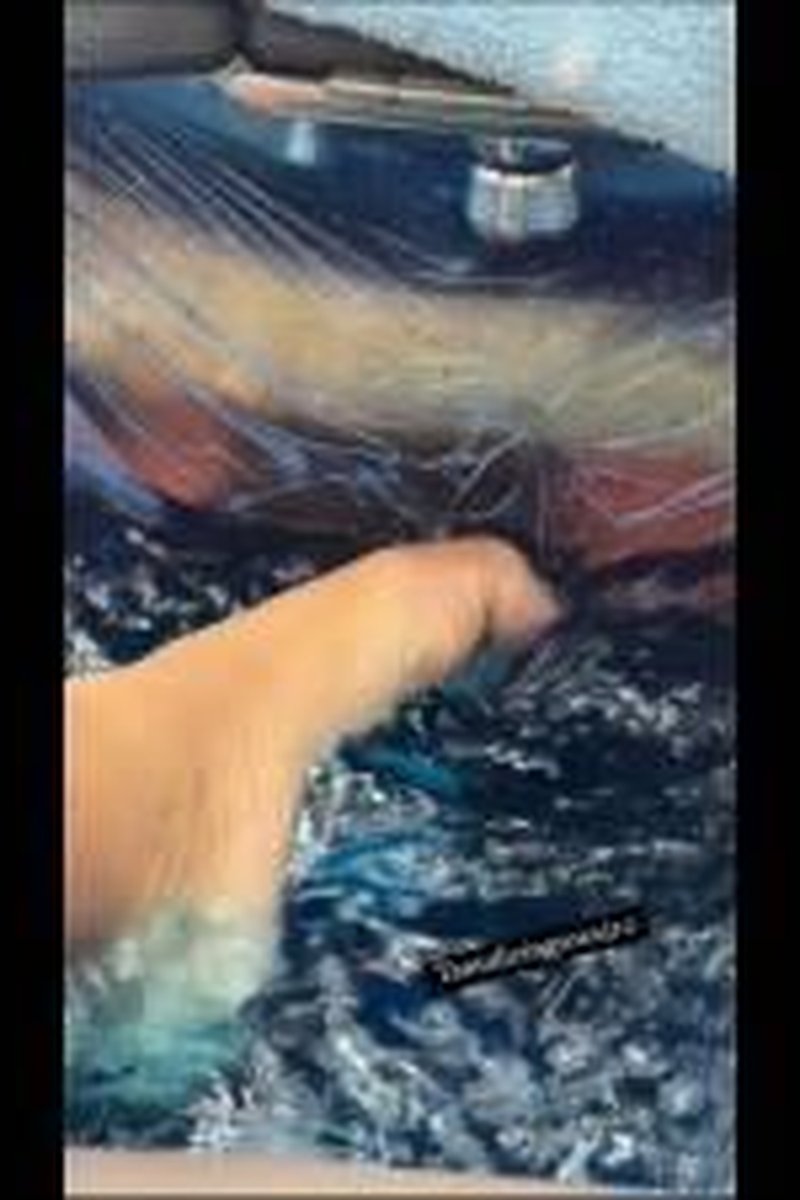 Pedi Splash - Screenshot 1 of 4 - Foot Fetish