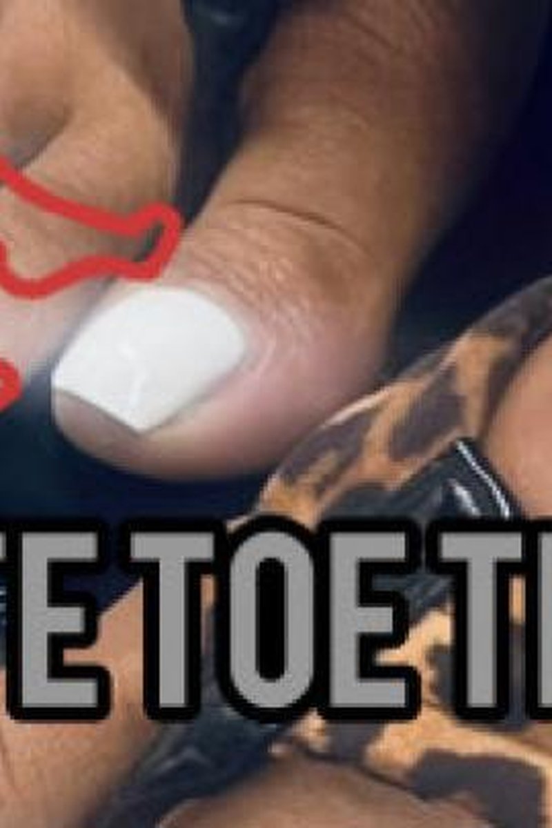 White Toe Tease - Screenshot 1 of 4 - Foot Fetish
