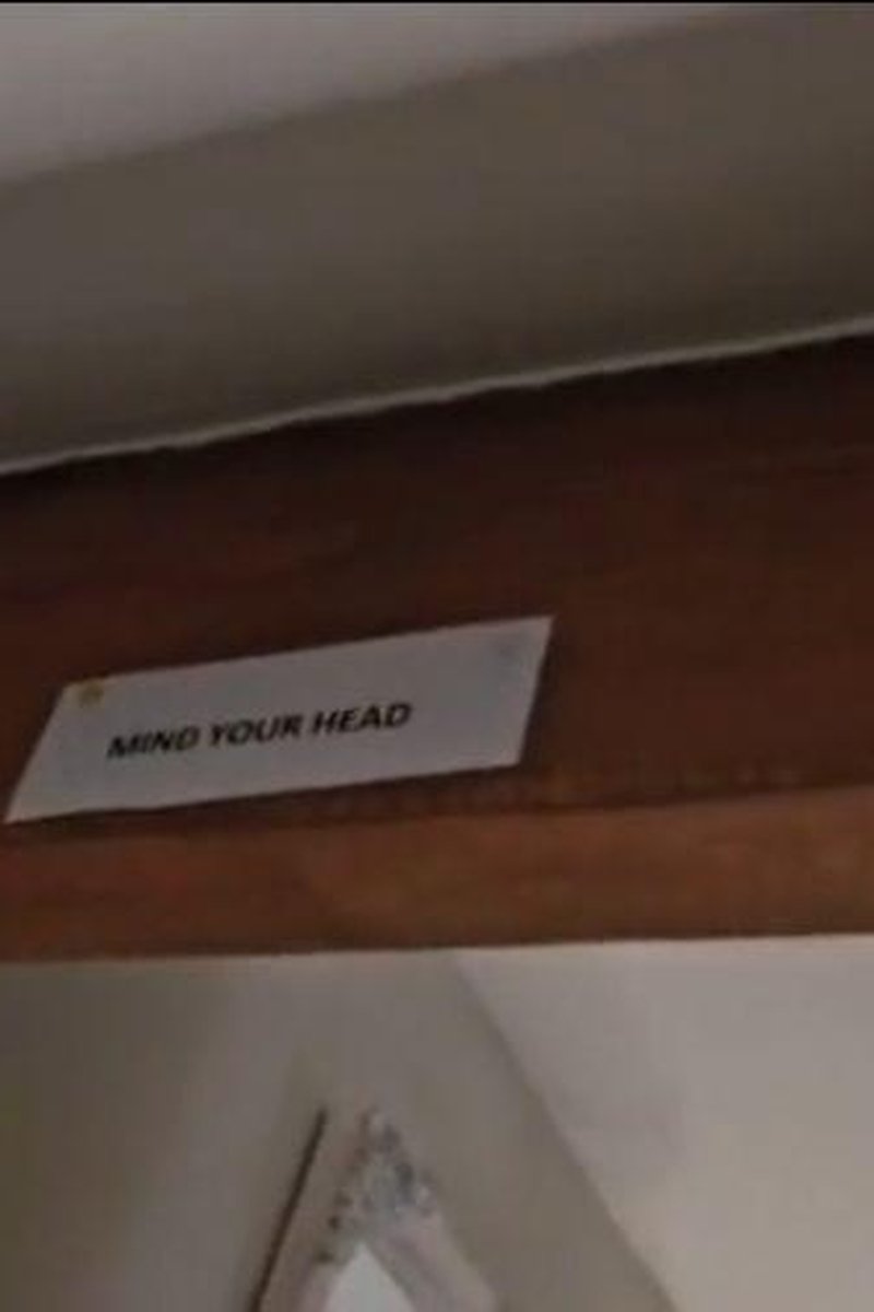 Mind Your Head - Screenshot 1 of 4 - Blowjob