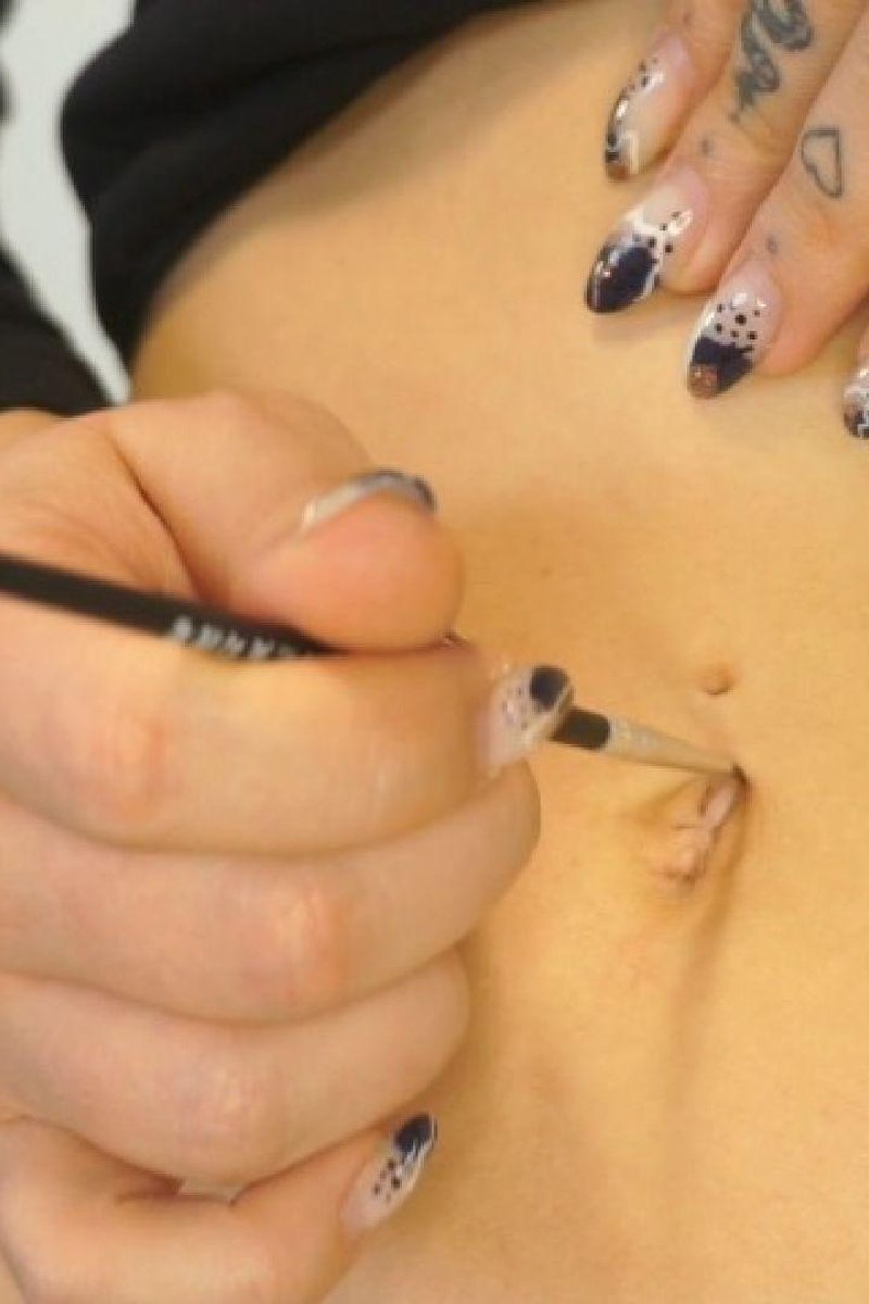 Belly Button Fuck - Screenshot 1 of 4 - Belly Fetish