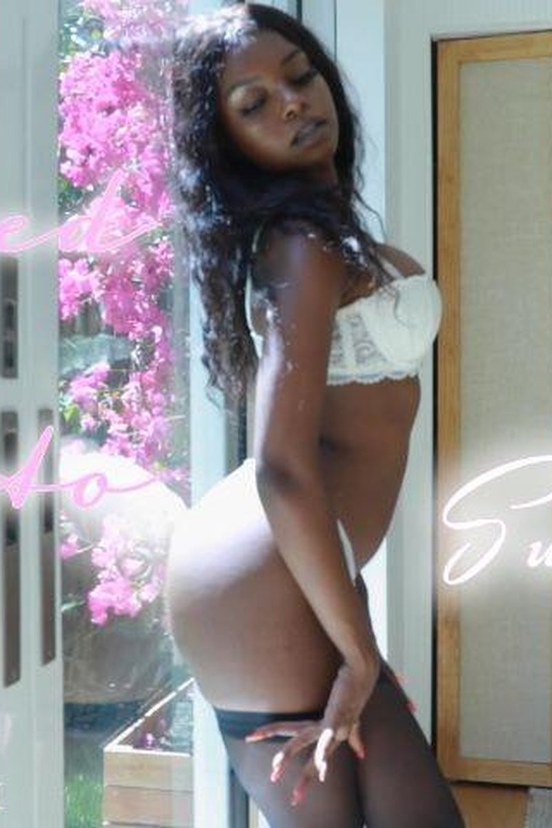 Seduced Into Surrender - Screenshot 1 of 4 - Body Worship