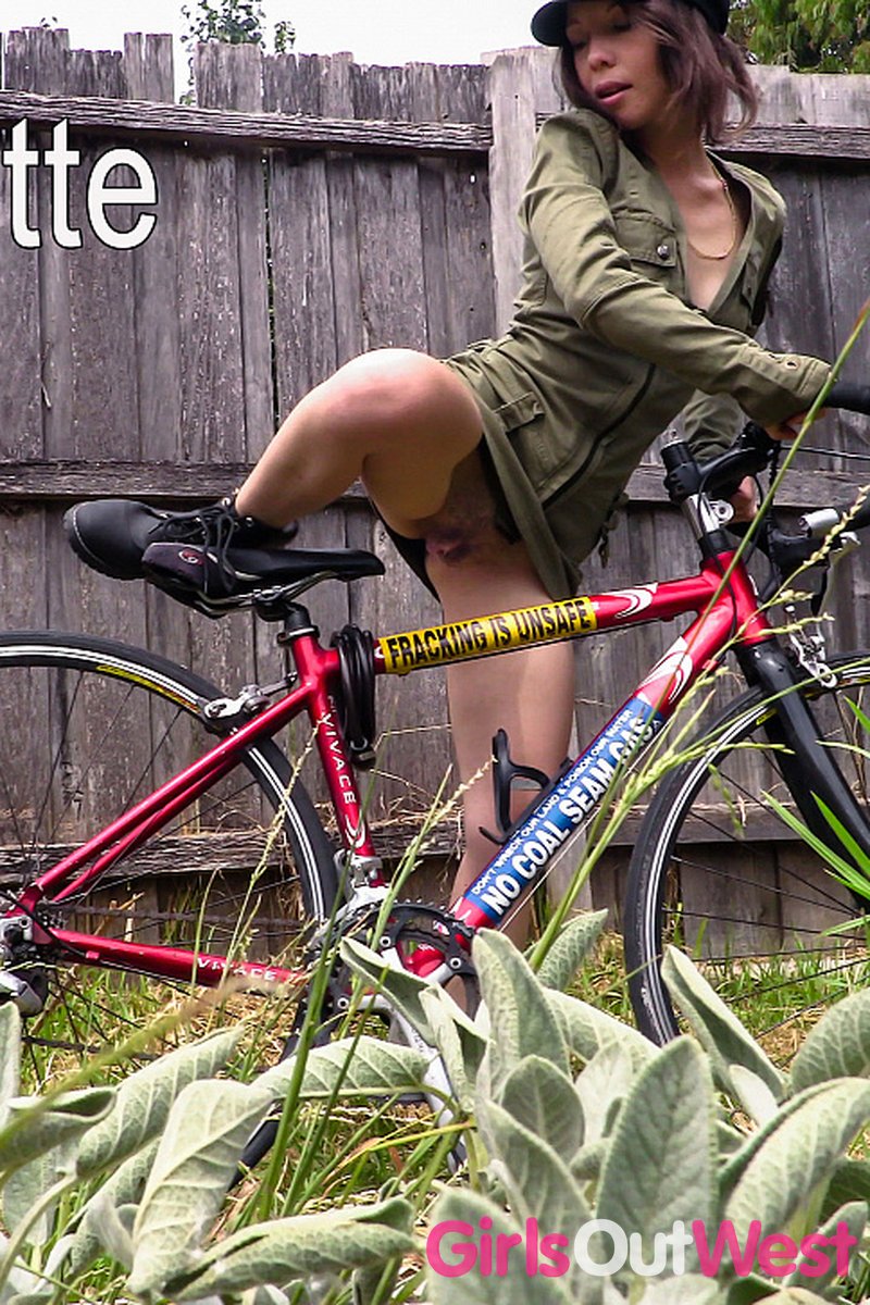 Ruby Rosette - Ride - Screenshot 1 of 4 - Brown Hair