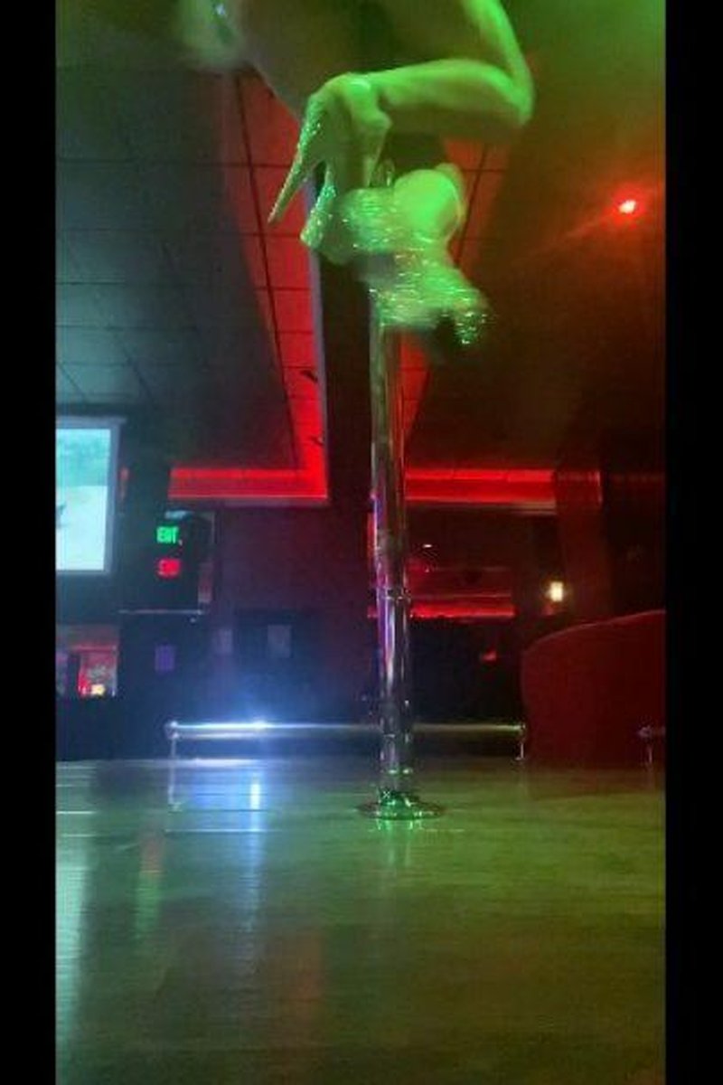 Pole Dancing Video - Screenshot 1 of 4 - Platformshoes