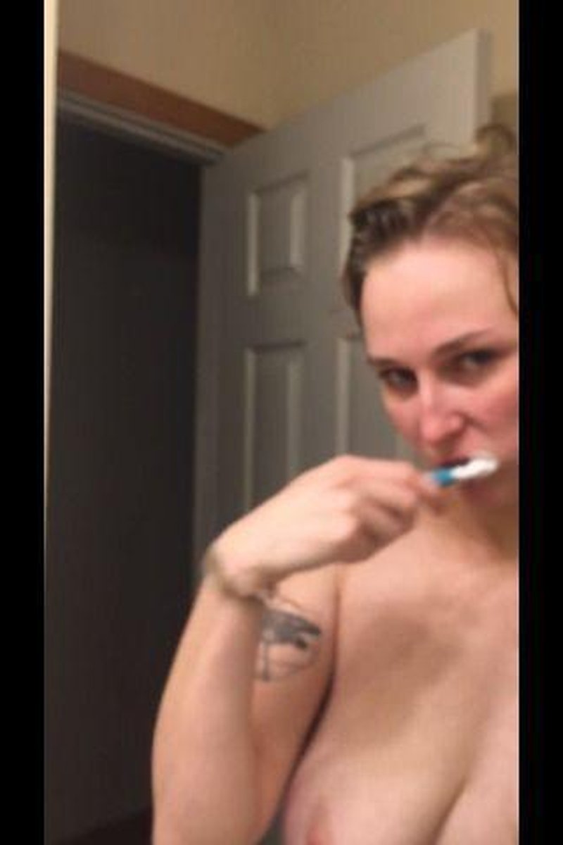 Messy Teeth Brushing - Screenshot 1 of 4 - Bathroom