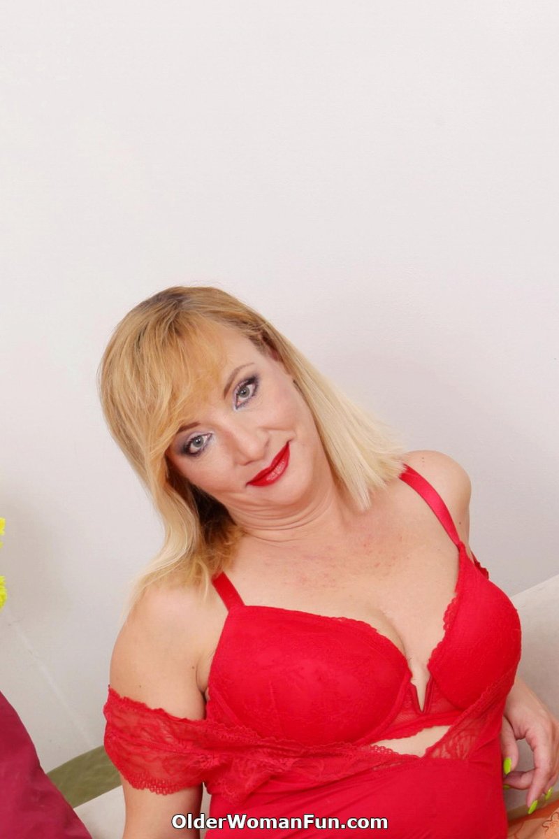 Victoria 01 - Screenshot 1 of 4 - Blond Hair