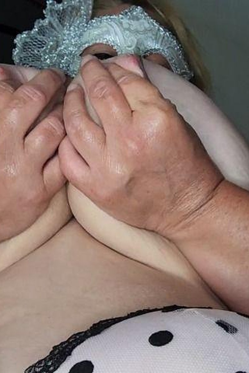 Rubbing Oil On My Boobs - Screenshot 1 of 4 - BBW