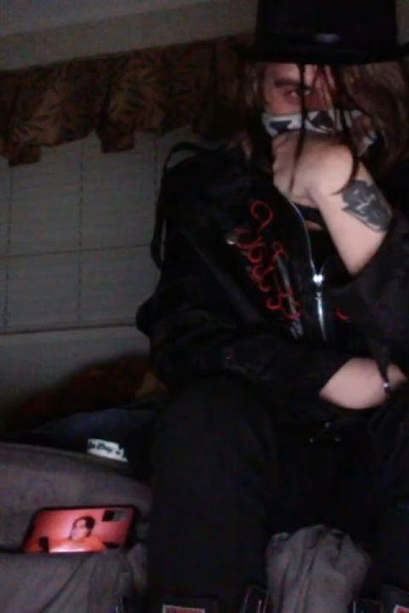Look Closely - Screenshot 1 of 4 - BBW