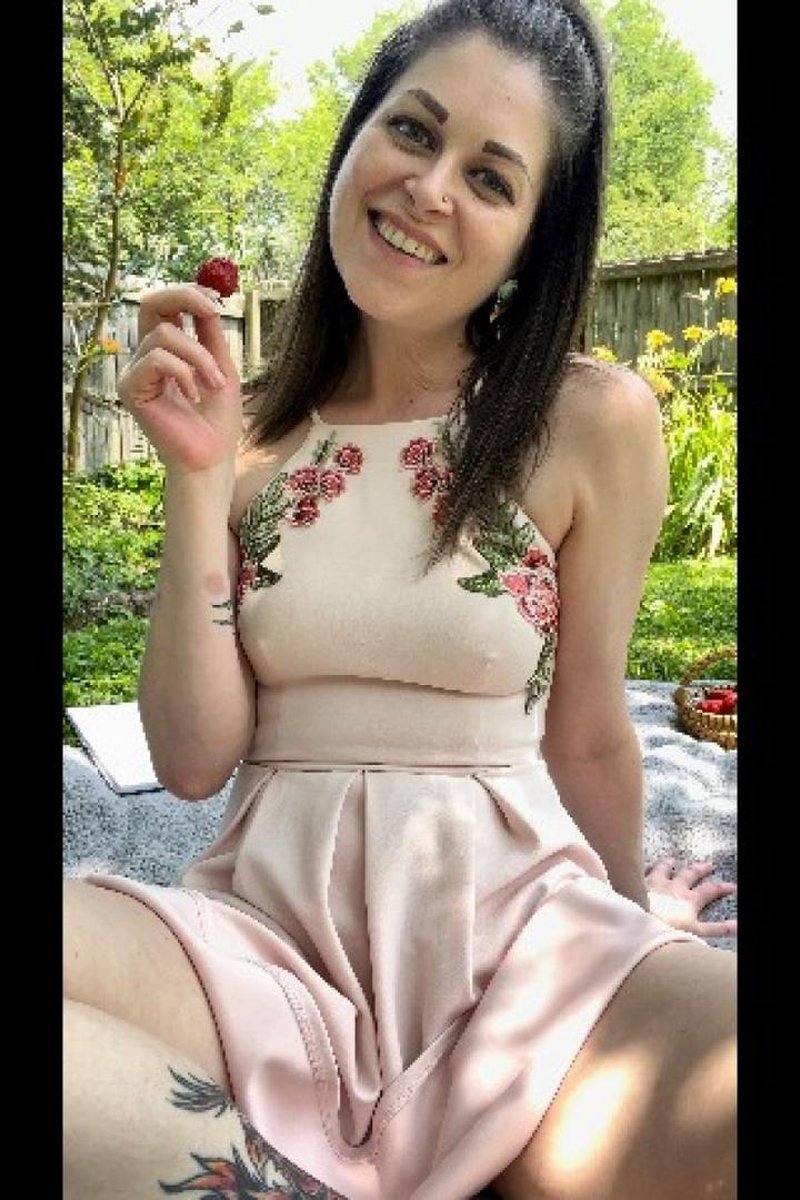 Strawberry Fields - Screenshot 1 of 4 - Brown Hair