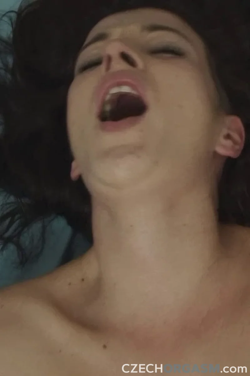 Uncensored Orgasm - Screenshot 1 of 4 - Brown Hair